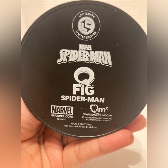 Q-FIG SpiderMan B&W  Loot Crate Exclusive Daily Bugle Marvel Figure Statue - Picture 8 of 8